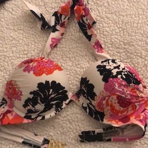 Victoria’s Secret bombshell bathing suit top